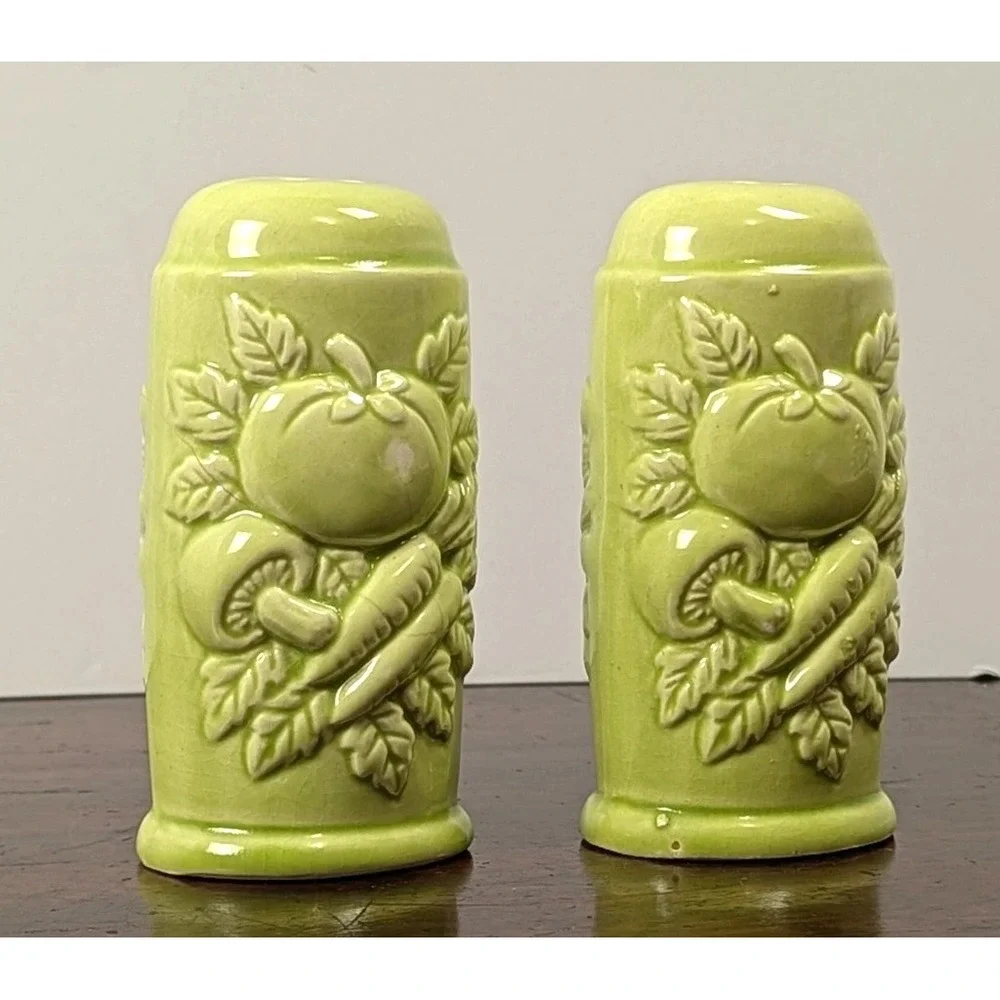 Vintage Salt & Pepper Shaker Set Green Vegetables Harvest Made in Japan Retro